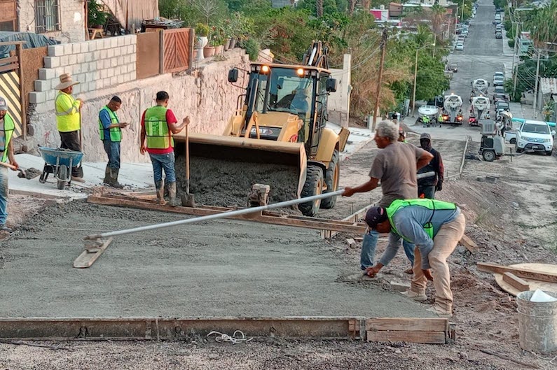Dona gobierno federal a BCS 5 mil toneladas de asfalto para reparar calles
