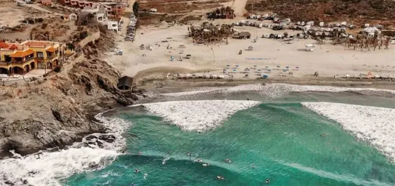 Surfistas de Los Cerritos rechazan postura de Semarnat ante obras ilegales en la playa