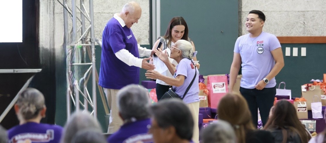 Reconoce Gobernador a personas adultas mayores en cuarta edición de “Abueleando”