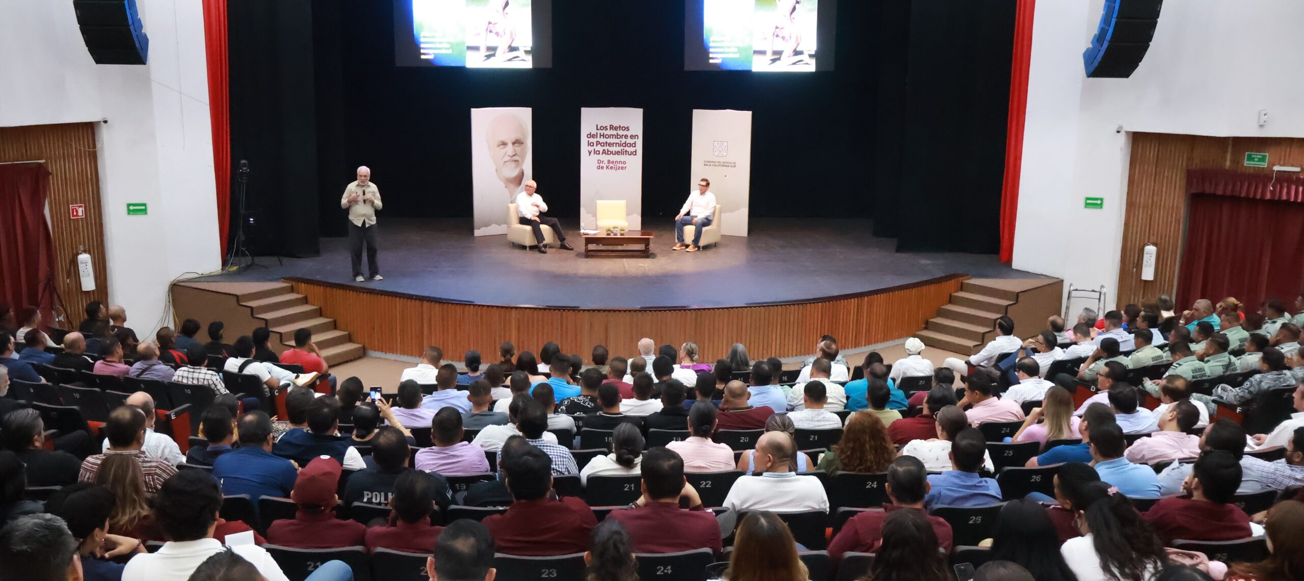 Participa Gobernador en conferencia para reflexionar sobre la paternidad y la abuelitud