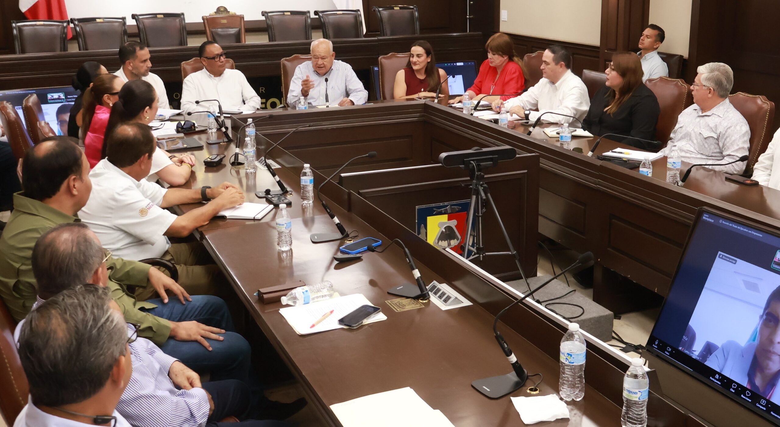 Revisan Gobernador y CFE condiciones del suministro eléctrico en BCS