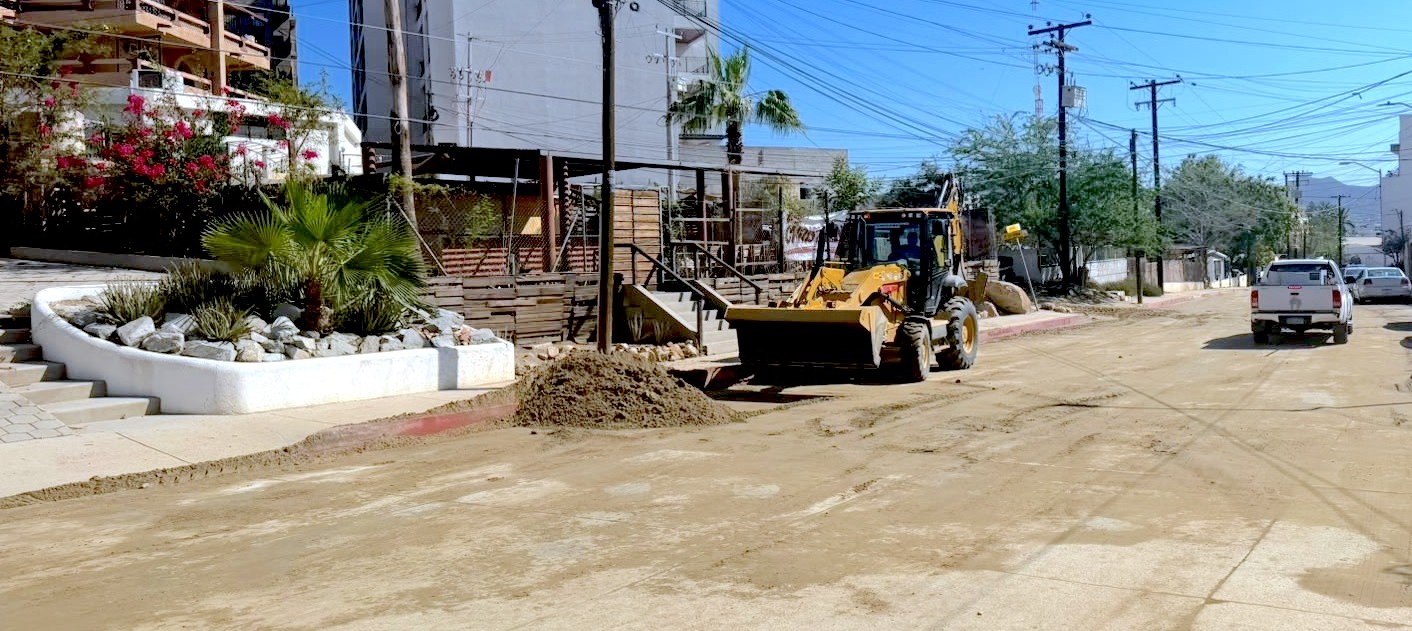 Avanza Servicios Públicos de Los Cabos en labores de desazolve y rehabilitación de calles afectadas por lluvias