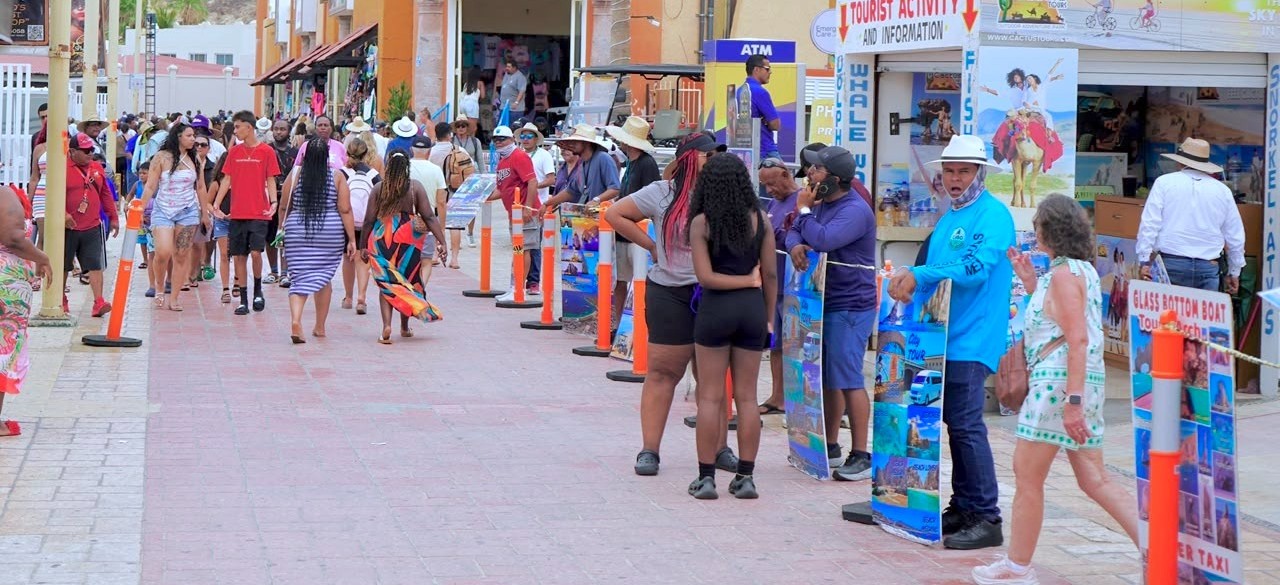 Realizan autoridades recorridos de ordenamiento comercial y protección de niñas, niños y adolescentes en marina de CSL