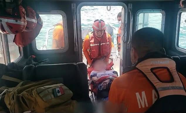 Marina realiza la evacuación médica de dos personas en Los Cabos