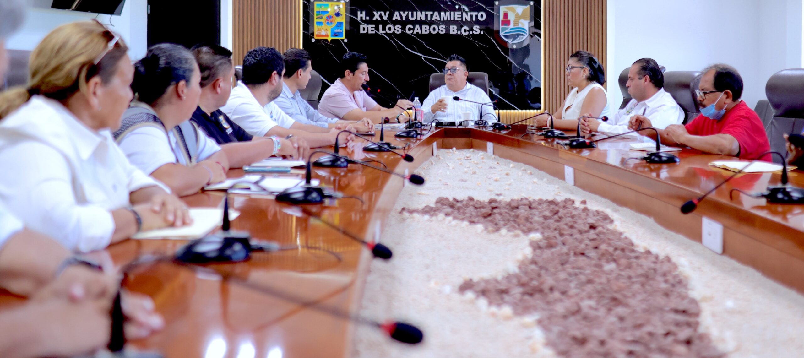 Atiende Ayuntamiento a familias de Puerto Nuevo que habitan en zona de riesgo