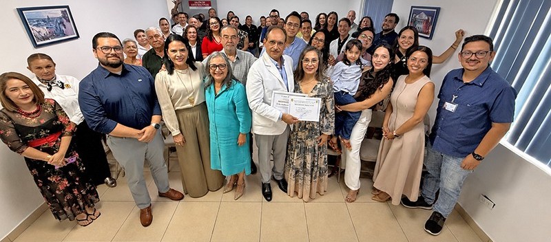 Entrega SSA reconocimiento por 38 años de servicio a Andrés Flores