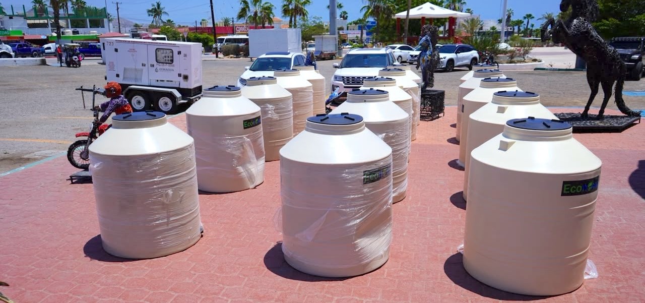 Entregan tinacos a familias de CSL para mejorar almacenamiento de agua