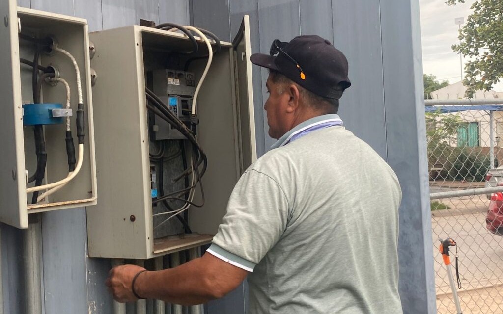 En lo que va del año se ha regulado la carga eléctrica en 35 planteles de BCS, dice ISIFE