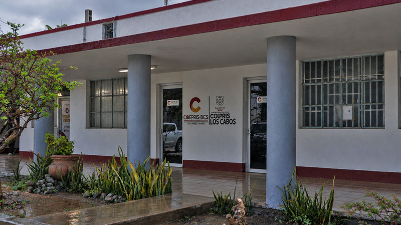 Suspende Coepris venta de alimentos en la vía pública de Los Cabos por lluvias