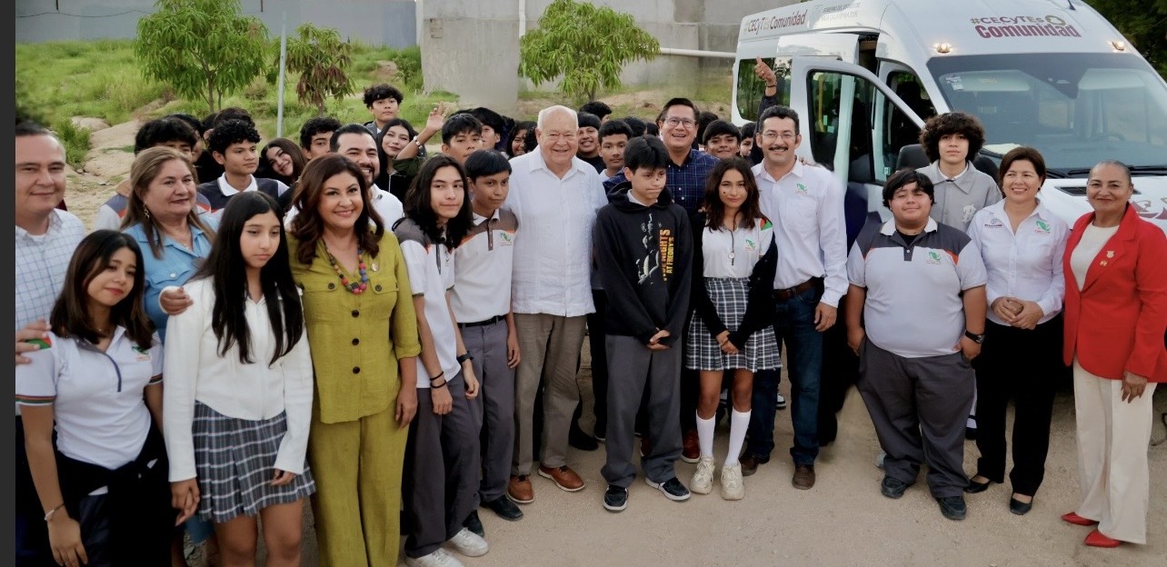 Entrega gobierno de BCS unidad de transporte al CECyT 05 CSL