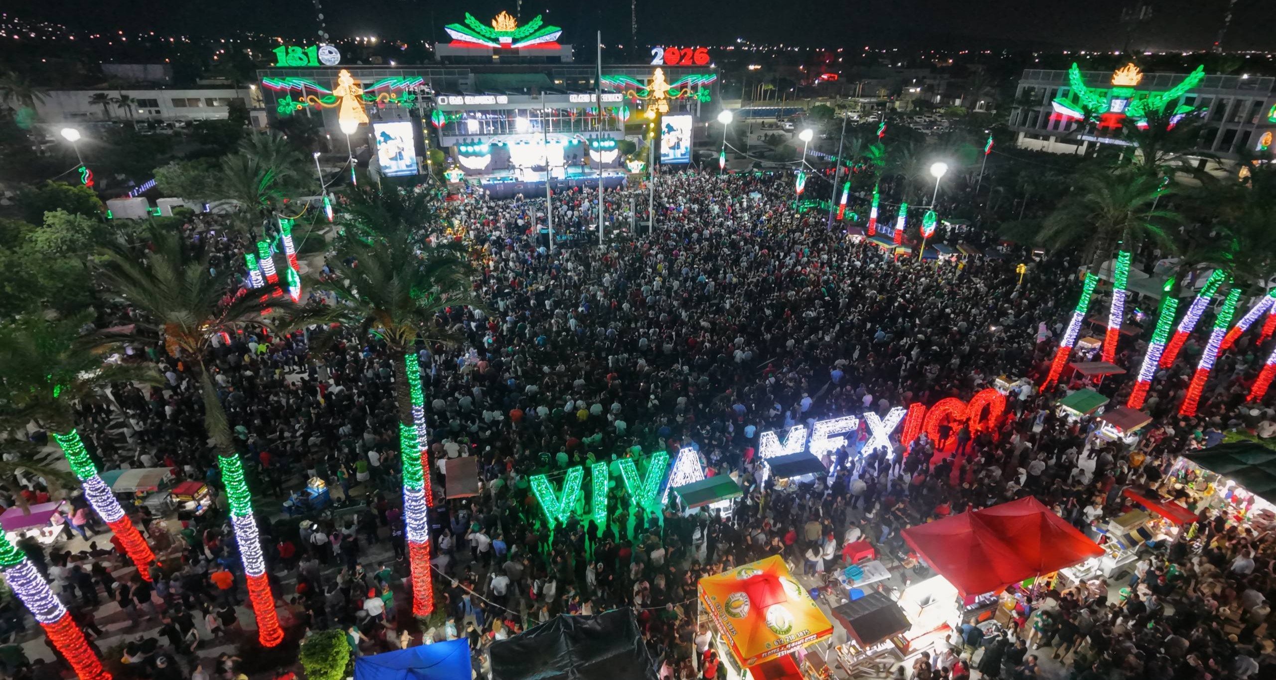 Celebró gobernador Víctor Castro con familias sudcalifornianas el Grito de Independencia
