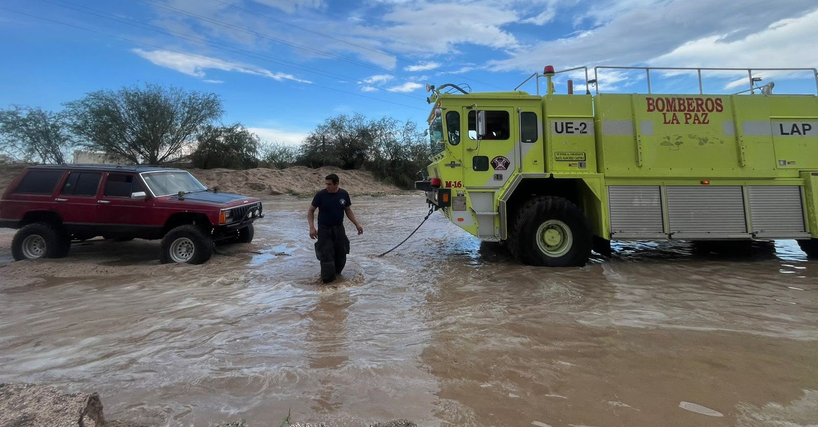 Exhorta Bomberos de La Paz a no cruzar arroyos durante lluvias