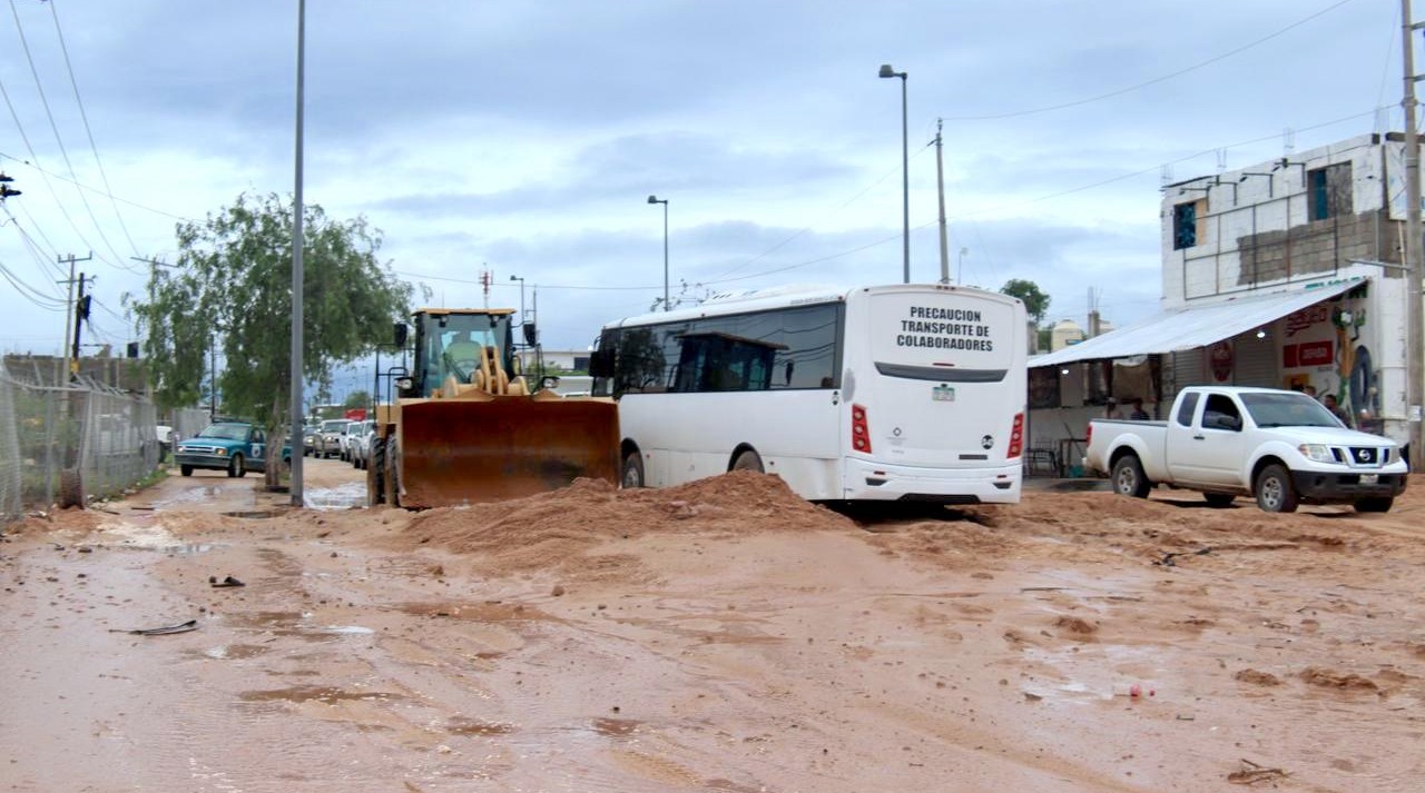 Refuerza Servicios Públicos rehabilitación de caminos y vialidades en Los Cabos