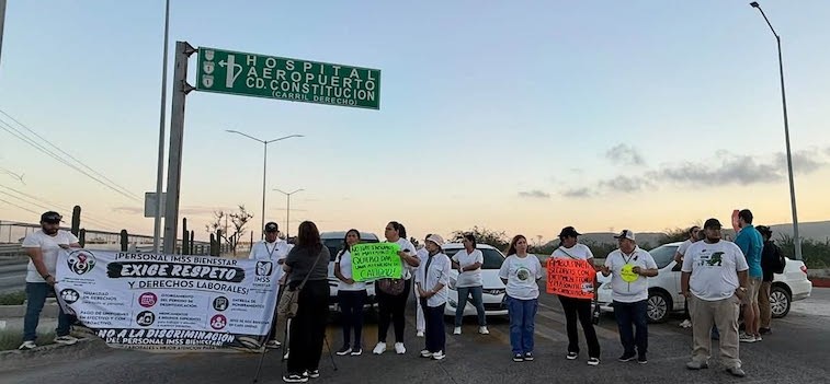 Trabajadores del IMSS se rebelan contra sus dirigentes sindicales y salen a la calle a protestar en La Paz