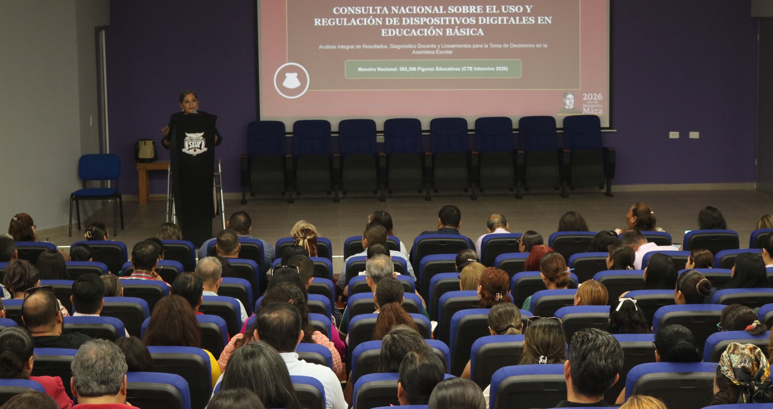 Realizan asambleas informativas sobre uso de celulares con más de 300 asistentes en La Paz