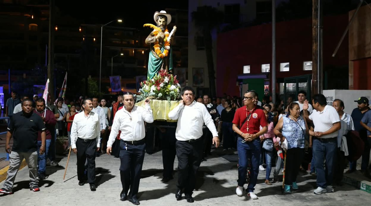 Realizan tradicional recorrido marítimo en honor a San Lucas Evangelista, patrono de CSL