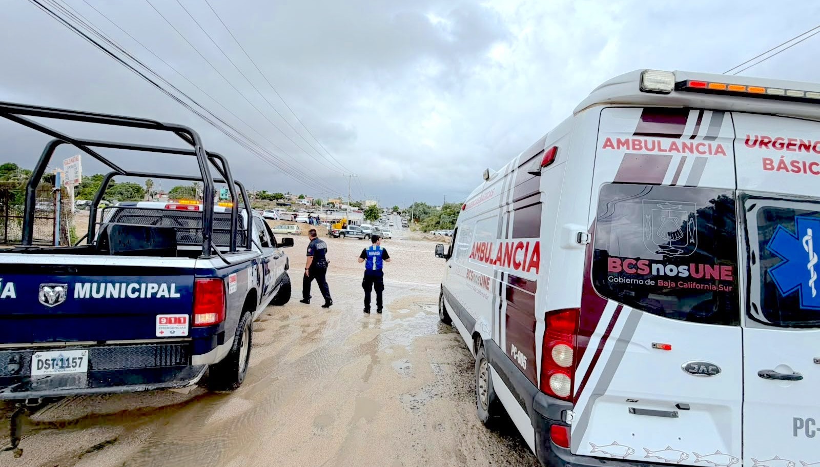 Permanece cerrado cruce de Aguajitos; exhorta Ayuntamiento a no cruzar arroyos en Los Cabos