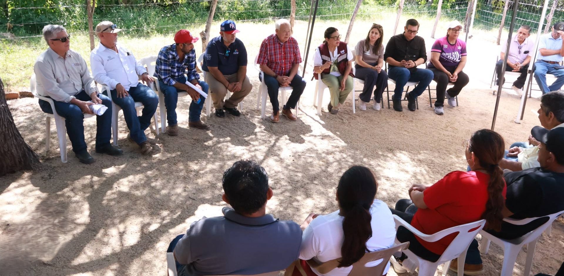 Atiende gobernador Víctor Castro necesidades de comunidades rurales del municipio de La Paz