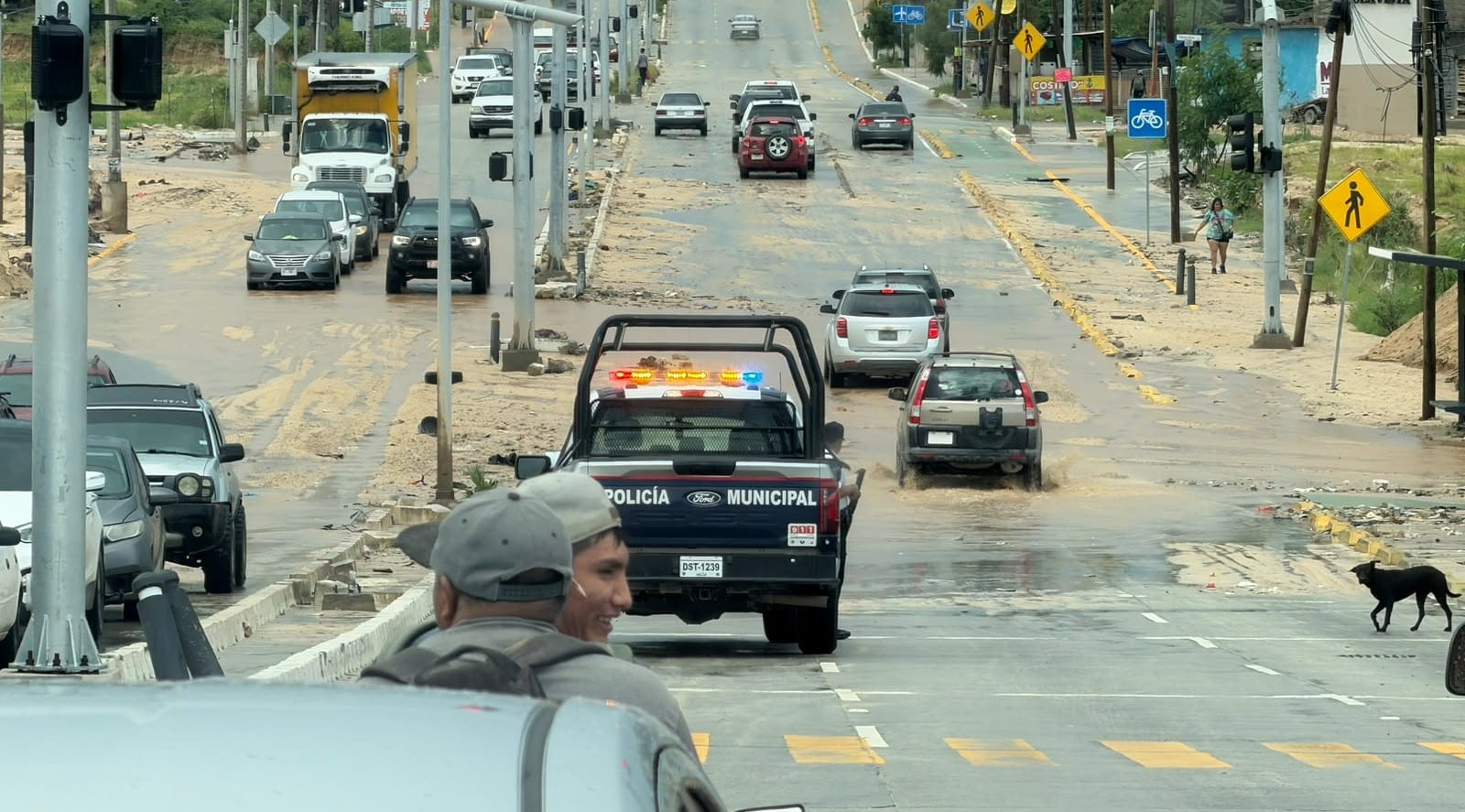 Mantiene Ayuntamiento de Los Cabos operativo Cruce Seguro ante escurrimientos en CSL