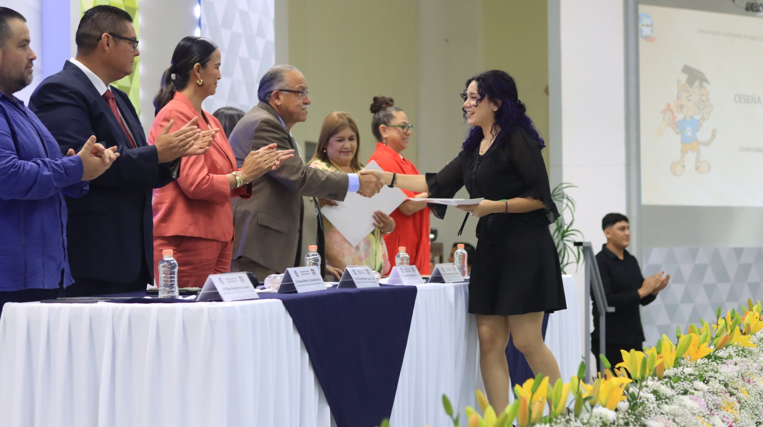 UABCS entrega 204 títulos y grados académicos a una nueva generación de profesionistas UABCS entrega 204 títulos y grados académicos a una nueva generación de profesionistas