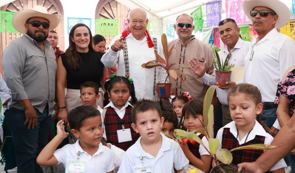 Conmemora Víctor Castro el Día de la Nación Pluricultural en Todos Santos